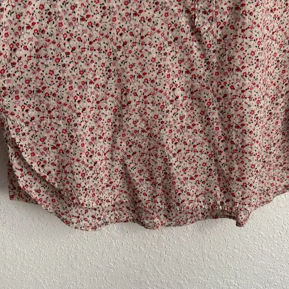 ❗️SOLD❗️LOFT Women's Floral Blouse - Red and White - Picture 4 of 5